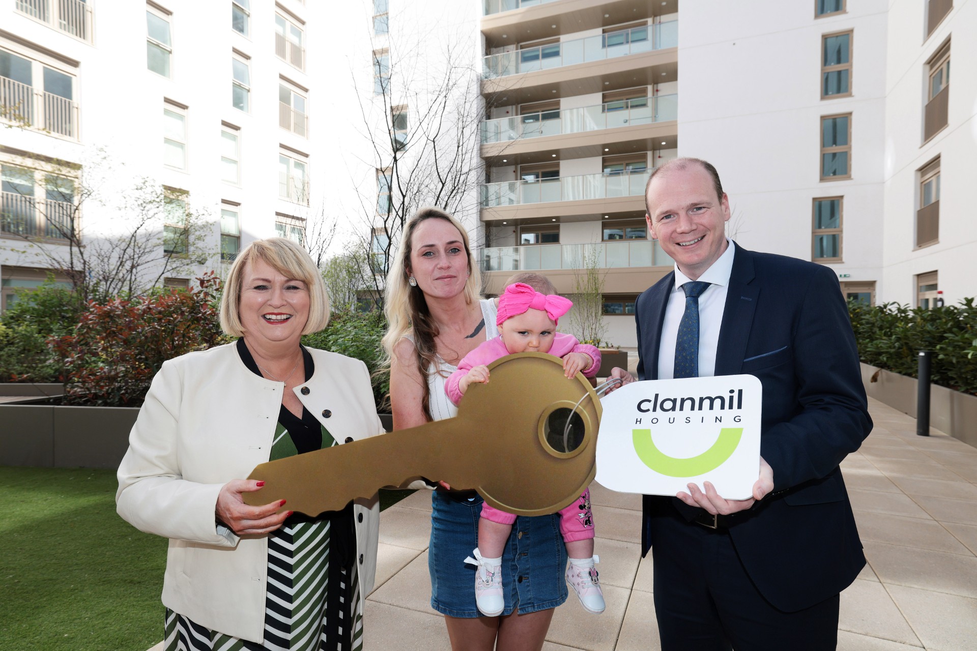 Carol McTaggart, Charlene Quinn, Minister Gordon Lyons